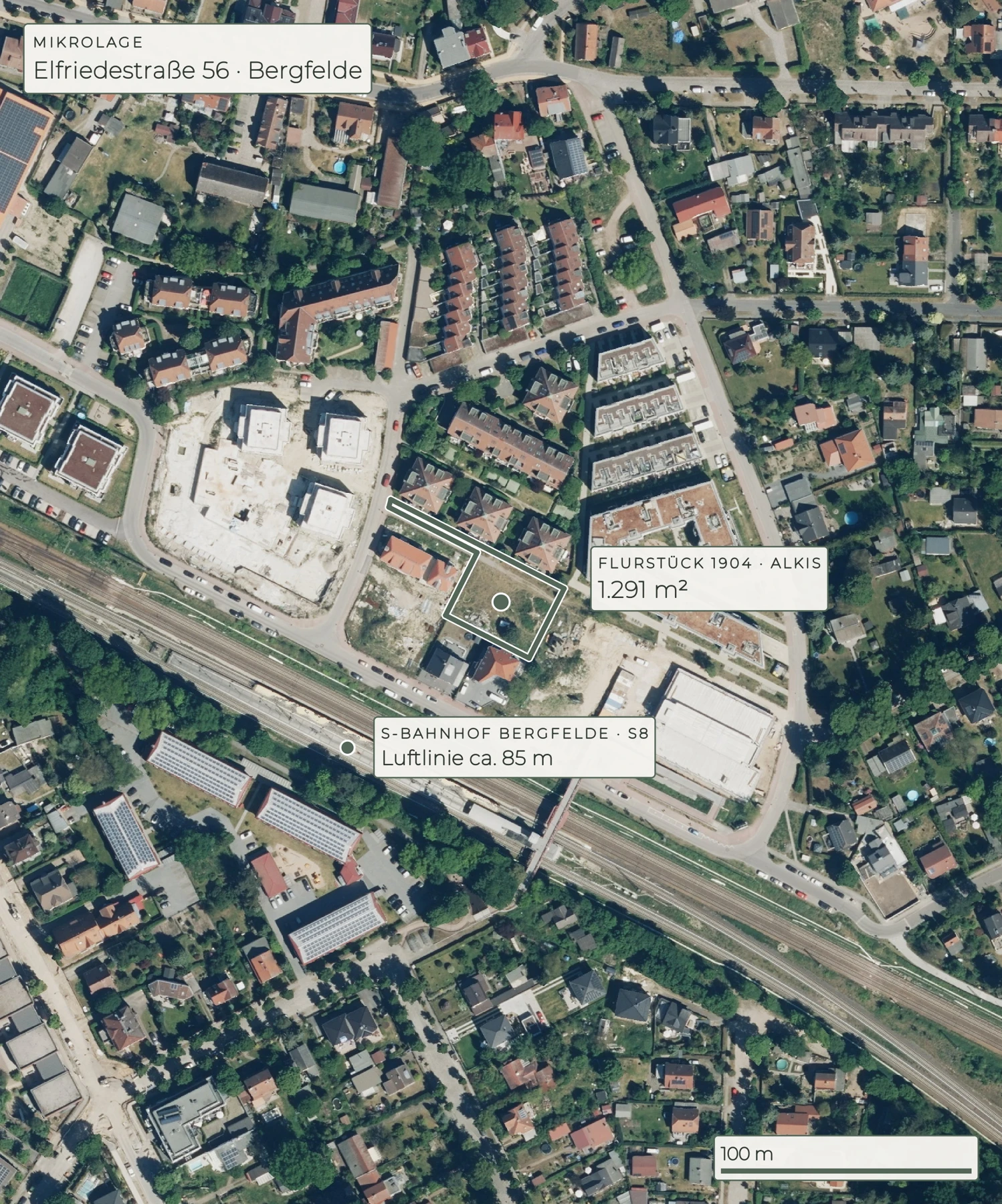Amtliches Luftbild mit Grundstücksmarkierung und S-Bahnhof Bergfelde. Die Karte zeigt etwa 85 Meter Luftlinie, keine Gehstrecke.